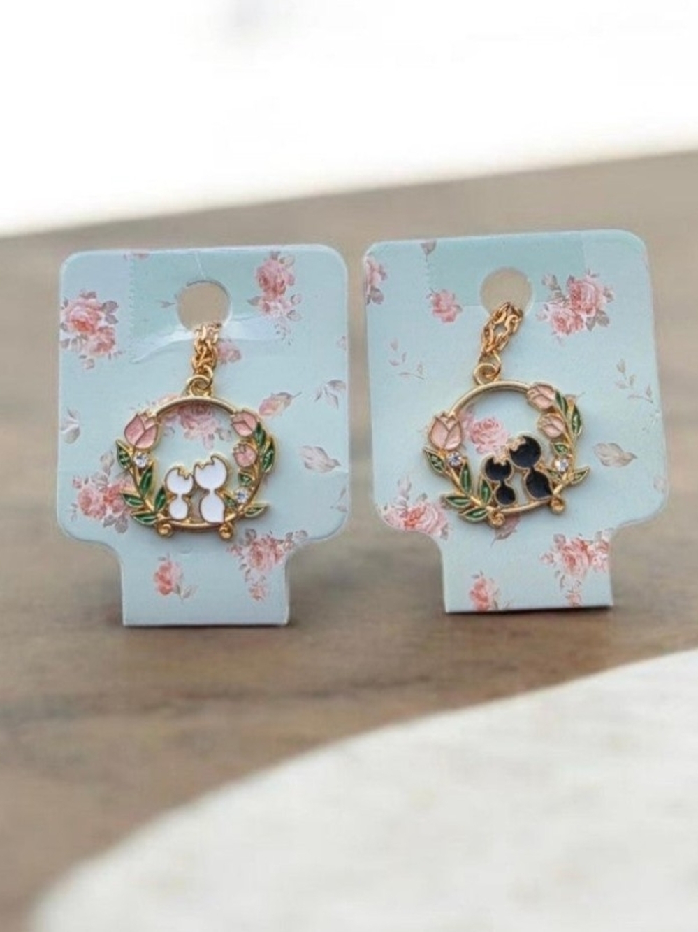 Gold Floral Cat Circle Pendant Necklaces